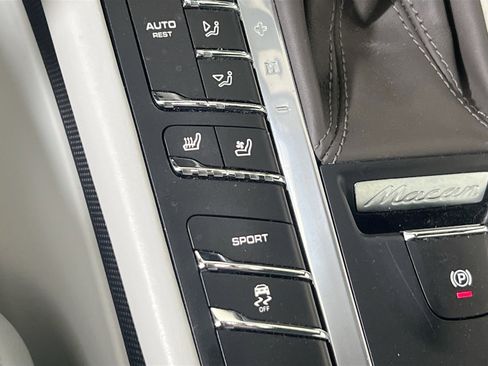 Used 2018 Porsche Macan S image 20