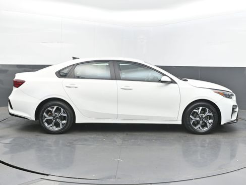 Used 2021 Kia Forte LXS FWD image 8