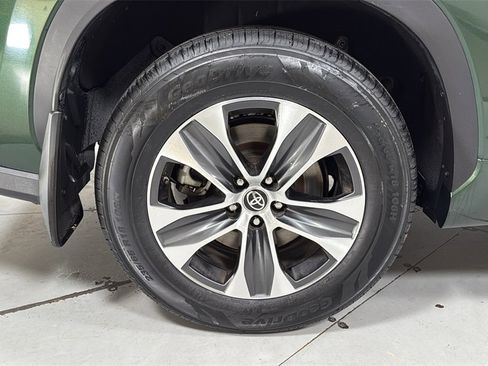 Used 2023 Toyota Highlander XLE image 23
