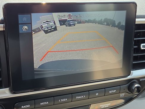Used 2025 Hyundai Venue SEL FWD image 18