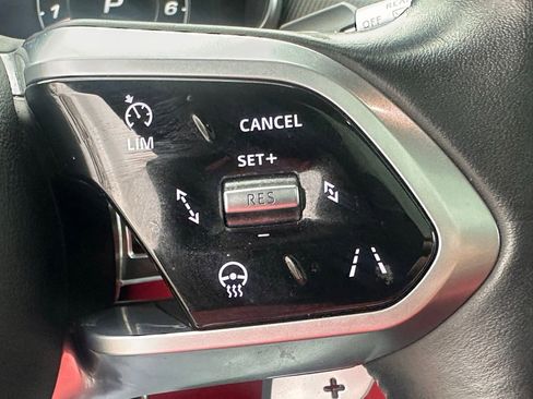 Used 2021 Jaguar F-PACE SVR image 32