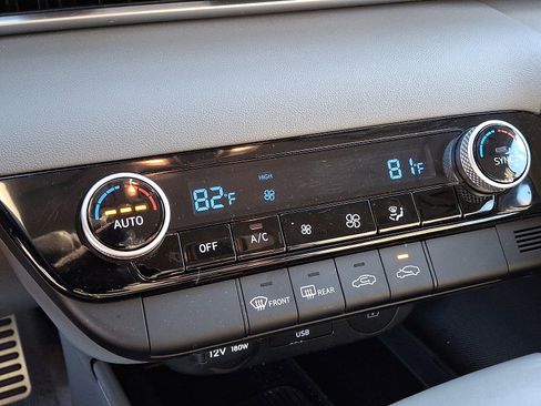 Certified 2025 Hyundai Elantra Sport image 16