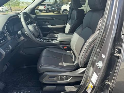 Used 2025 Honda Pilot Black Edition image 20