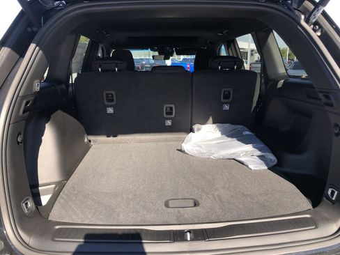 New 2025 Jeep Grand Cherokee Laredo X w/ Luxury Tech Group I image 17