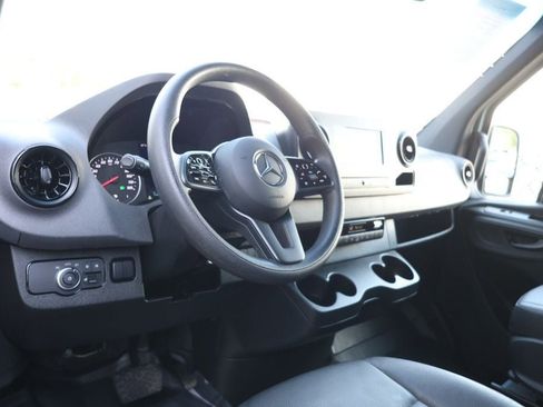 Used 2024 Mercedes-Benz Sprinter 2500 image 20