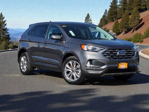 Used 2024 Ford Edge Titanium image 2