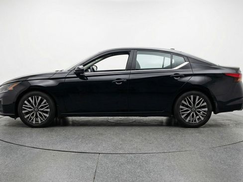 Used 2025 Nissan Altima 2.5 SV FWD image 4