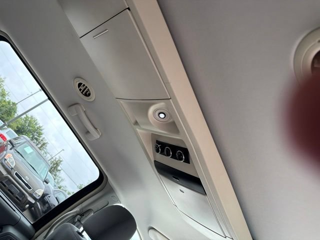 Used 2009 Chrysler Town & Country Touring w/ Entertainment Group #2 FWD image 26