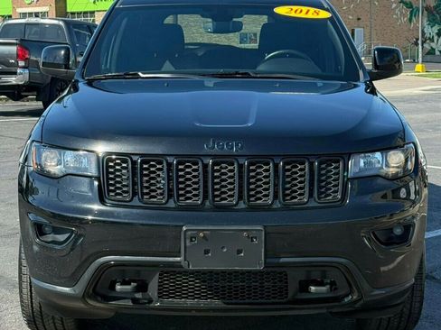 Used 2018 Jeep Grand Cherokee Laredo AWD/4WD image 5