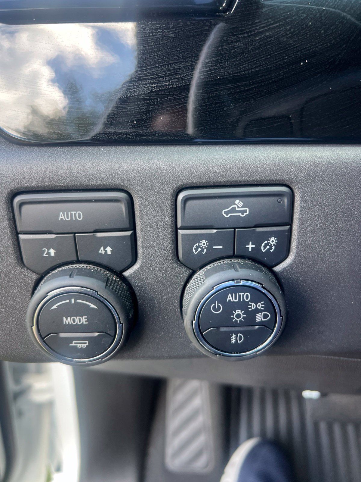 Used 2025 Chevrolet Silverado 1500 RST AWD/4WD image 8