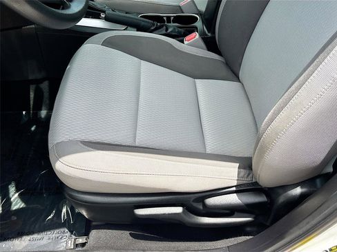 Used 2018 Toyota Corolla LE FWD image 18