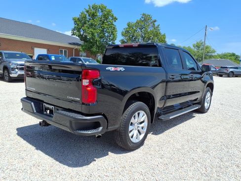 Used 2025 Chevrolet Silverado 1500 Custom image 3
