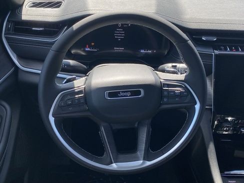 New 2025 Jeep Grand Cherokee L Limited w/ Luxury Tech Group II image 36