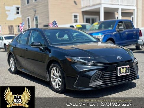 Used 2025 Toyota Camry LE image 3
