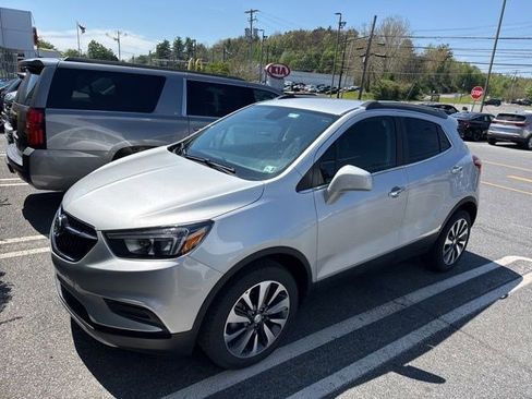 Used 2022 Buick Encore Preferred AWD/4WD image 3