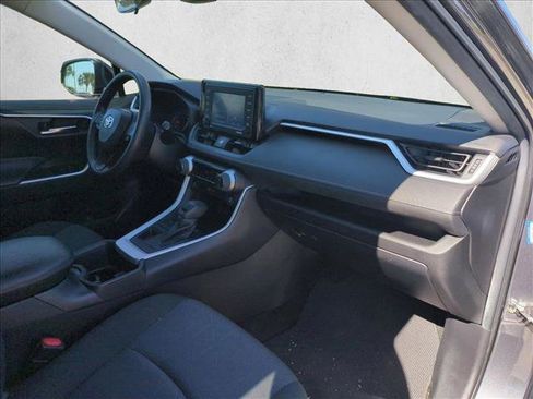 Used 2022 Toyota RAV4 XLE image 18