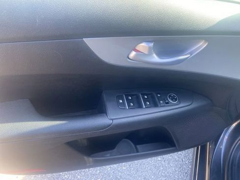 Used 2023 Kia Forte LXS image 17