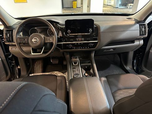 Used 2025 Nissan Pathfinder SV image 35