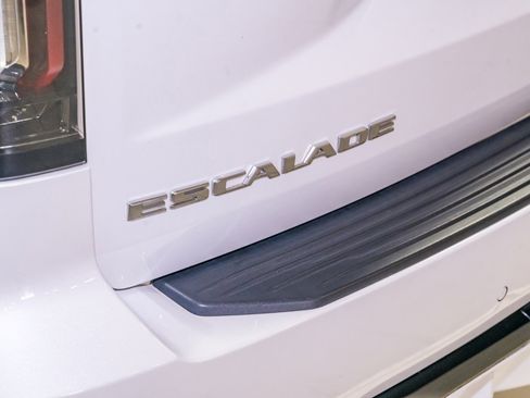 Used 2024 Cadillac Escalade ESV V w/ LPO, ONYX Package AWD/4WD image 57