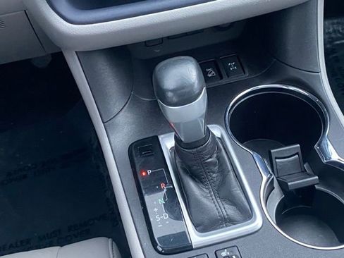 Used 2018 Toyota Highlander XLE image 17
