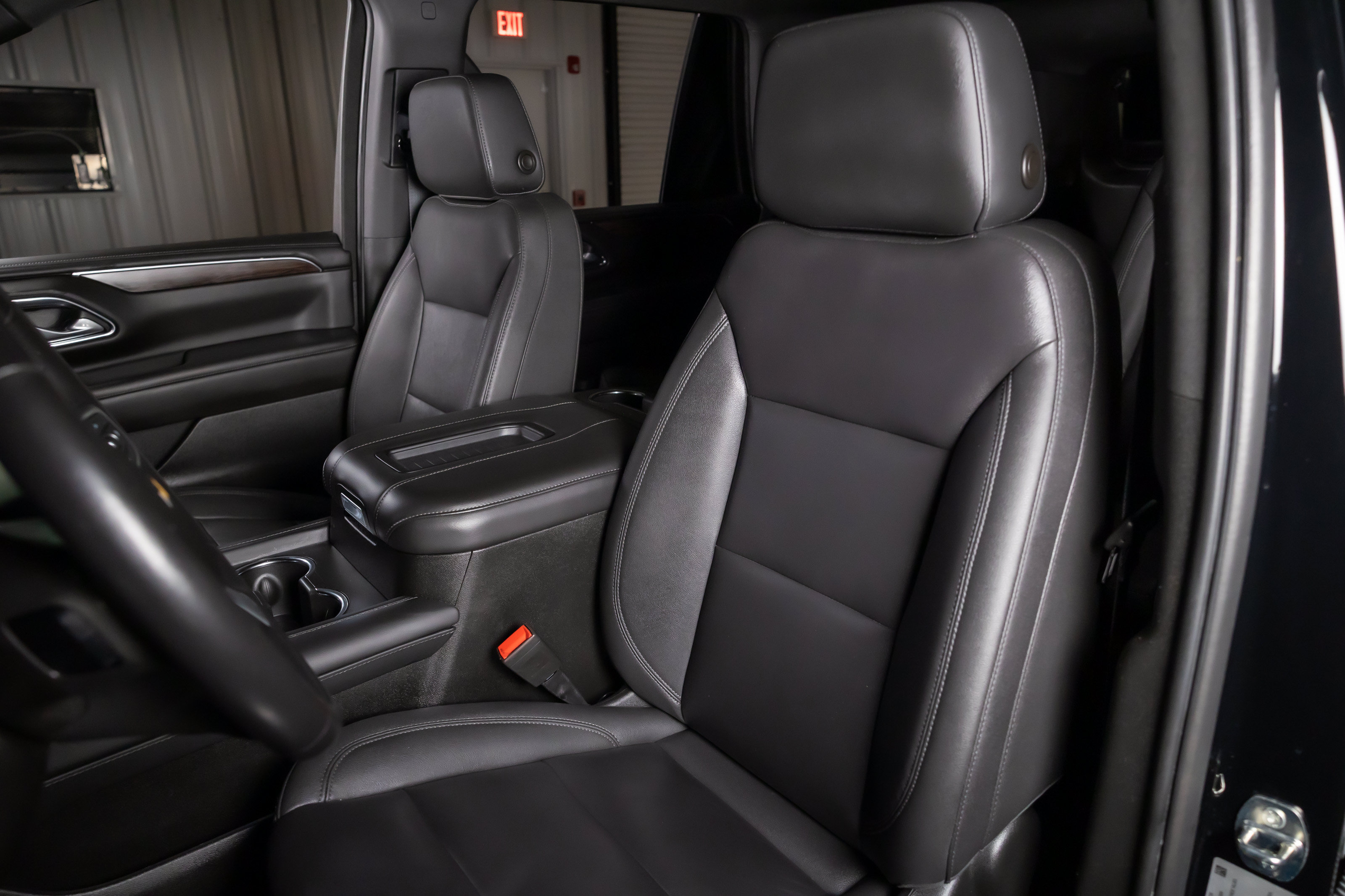 Used 2022 Chevrolet Tahoe LT w/ Luxury Package RWD image 5