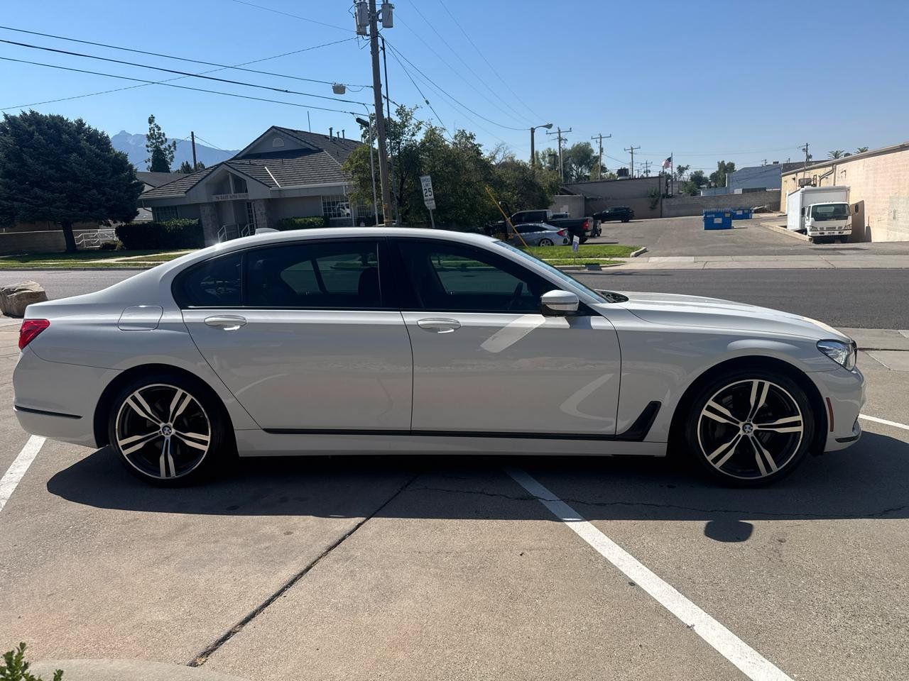 Used 2019 BMW 740i xDrive AWD/4WD image 4
