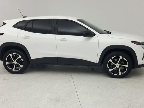 Certified 2024 Chevrolet Trax RS FWD image 8