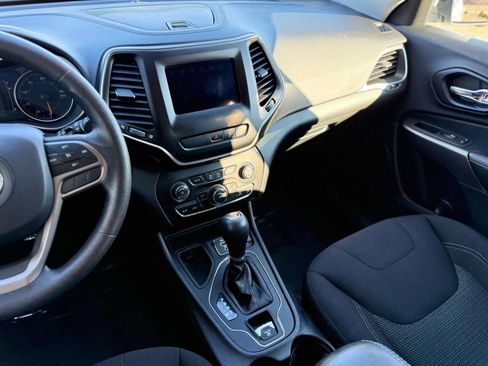 Used 2021 Jeep Cherokee Latitude image 19