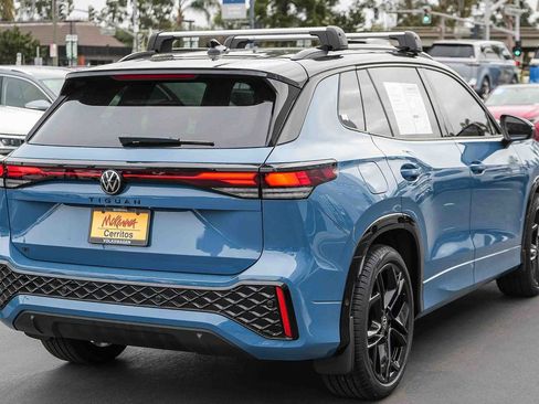 Used 2025 Volkswagen Tiguan SE R-Line image 6