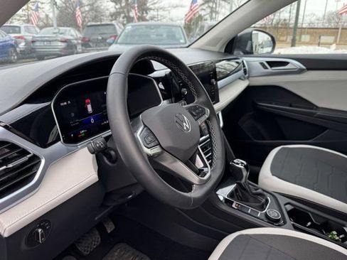 Used 2025 Volkswagen Taos SE w/ Taos Adventure Package image 24