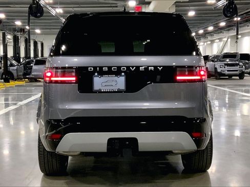 New 2026 Land Rover Discovery Limited Edition image 4