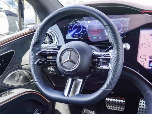 New 2022 Mercedes-Benz EQS 580 4MATIC Sedan image 13