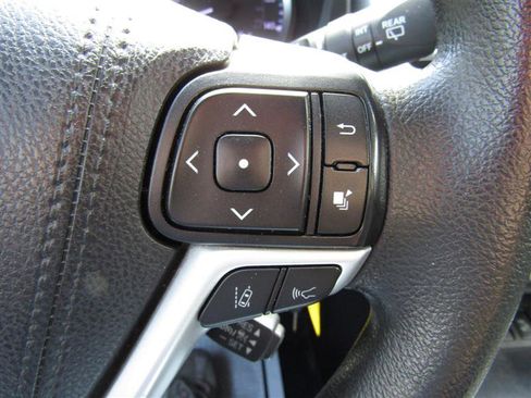 Used 2019 Toyota Highlander LE image 14