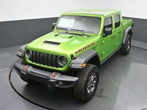 Used 2025 Jeep Gladiator Mojave w/ Safety Group AWD/4WD image 38