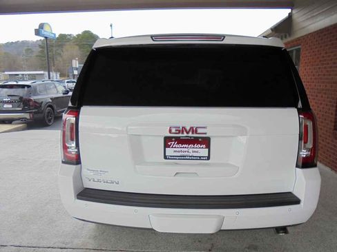 Used 2019 GMC Yukon SLT w/ Premium Edition image 4