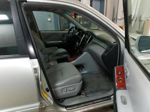 Used 2005 Toyota Highlander Limited AWD/4WD image 30