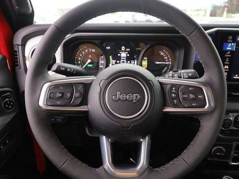Used 2025 Jeep Wrangler Unlimited Sahara AWD/4WD image 10