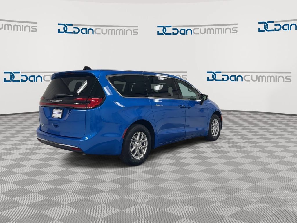 New 2026 Chrysler Pacifica Select FWD image 8