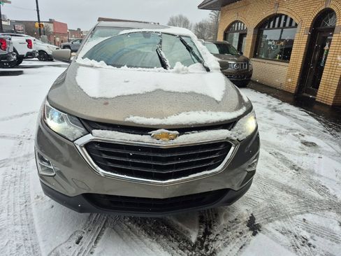 Used 2019 Chevrolet Equinox LT image 2