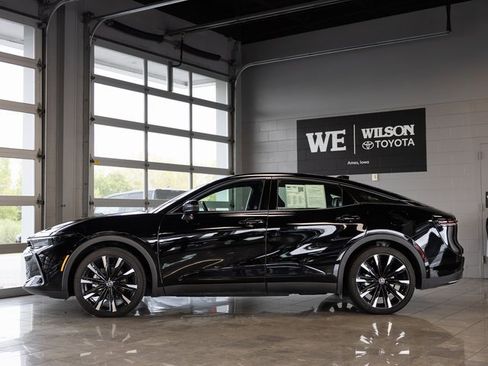 Used 2025 Toyota Crown Platinum image 1