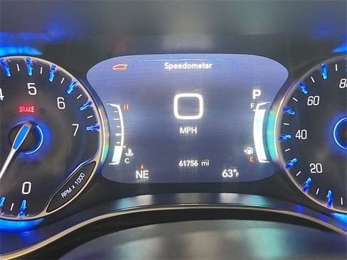 Used 2024 Chrysler Pacifica Limited image 23