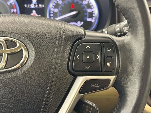Used 2016 Toyota Highlander Limited image 18