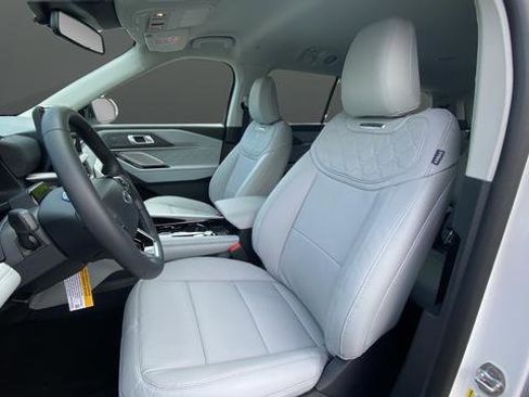 New 2026 Ford Explorer Platinum AWD/4WD image 9