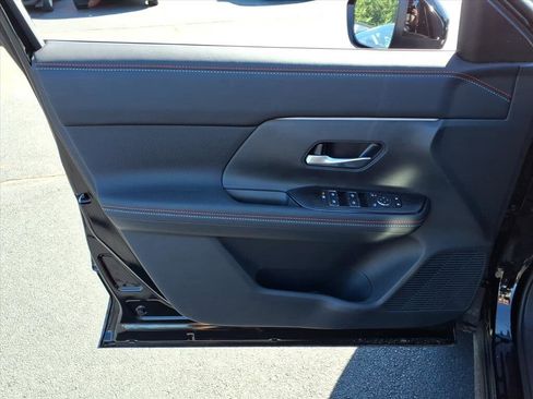 New 2026 Nissan Kicks SR image 7