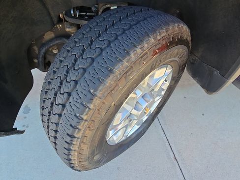 Used 2024 Chevrolet Silverado 2500 LT AWD/4WD image 31