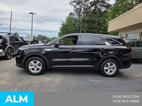 Used 2025 Kia Sorento LX FWD image 3