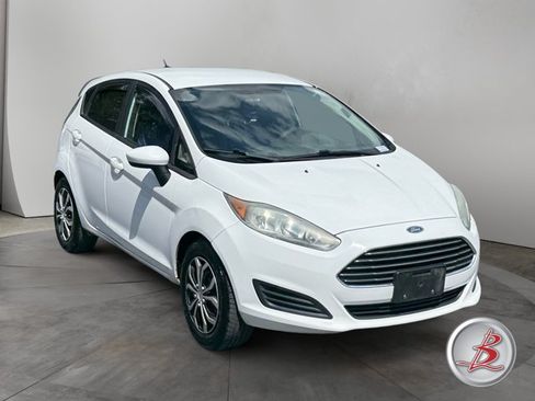 Used 2017 Ford Fiesta SE FWD image 1