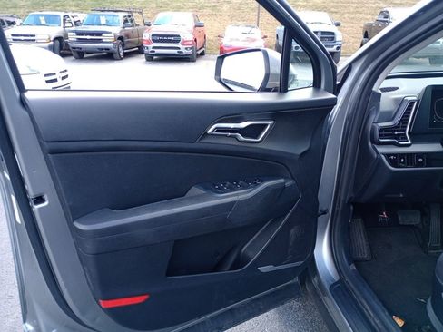 Used 2024 Kia Sportage LX AWD/4WD image 15