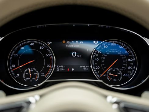 Used 2018 Bentley Bentayga AWD/4WD image 46