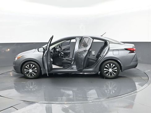 Used 2022 Nissan Versa S image 28